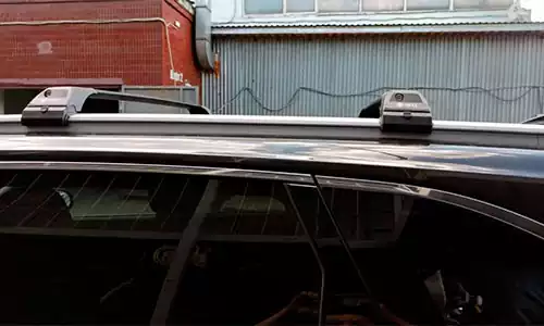 Оригинальное фото багажника CAN Otomotiv Turtle Tourmaline V2 Black 01.TUR.04.09.V2.B на крышу Geely Atlas 2016-2021гг., установленного на автомобиль. - Фотография 3
