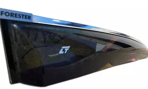 Оригинальное фото дефлекторов окон Cobra Tuning Chrome V12918CR для Volvo S60 III 2019г.-по н.в., установленных на автомобиль. - Фотография 2