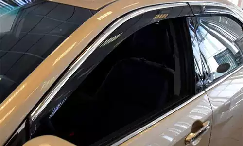 Оригинальное фото дефлекторов окон V-Star Chrome CHR17003 для Volkswagen Passat Variant VIII B8 2015г.-по н.в., установленных на автомобиль. - Фотография 4