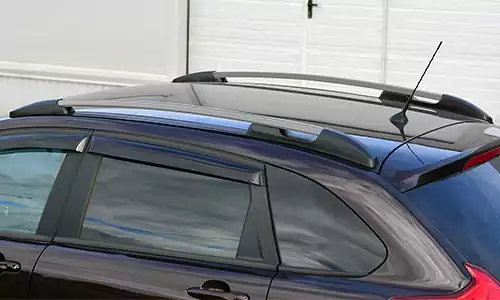 Оригинальное фото рейлингов PT Group Standard Silver LLA551501 на крышу VAZ Lada Largus R90 2012г.-по н.в., установленных на автомобиль. - Фотография 4